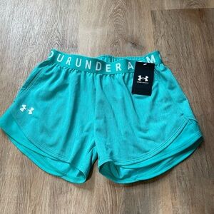 New Women’s Under Armour shorts with pockets